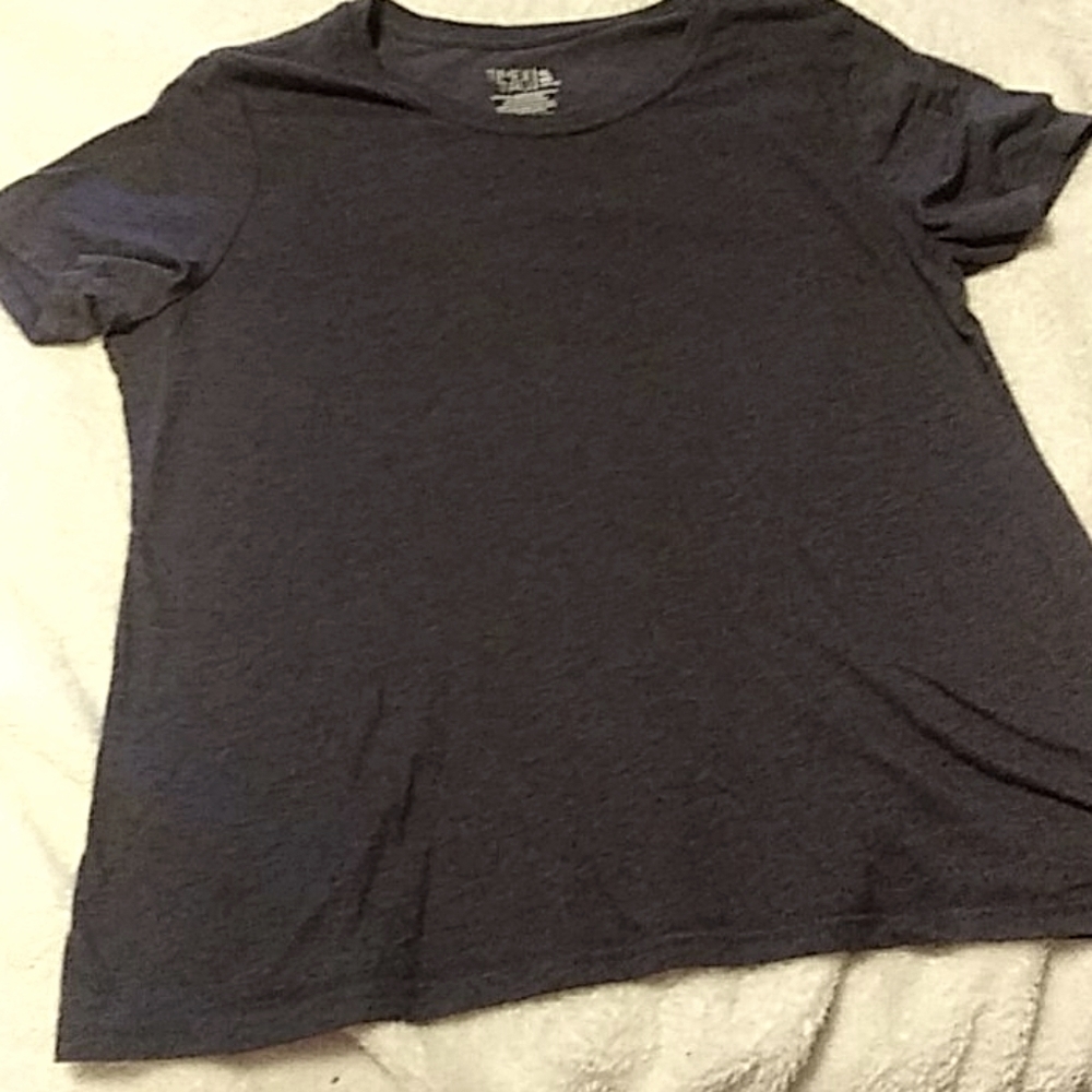 Size xl plain tee